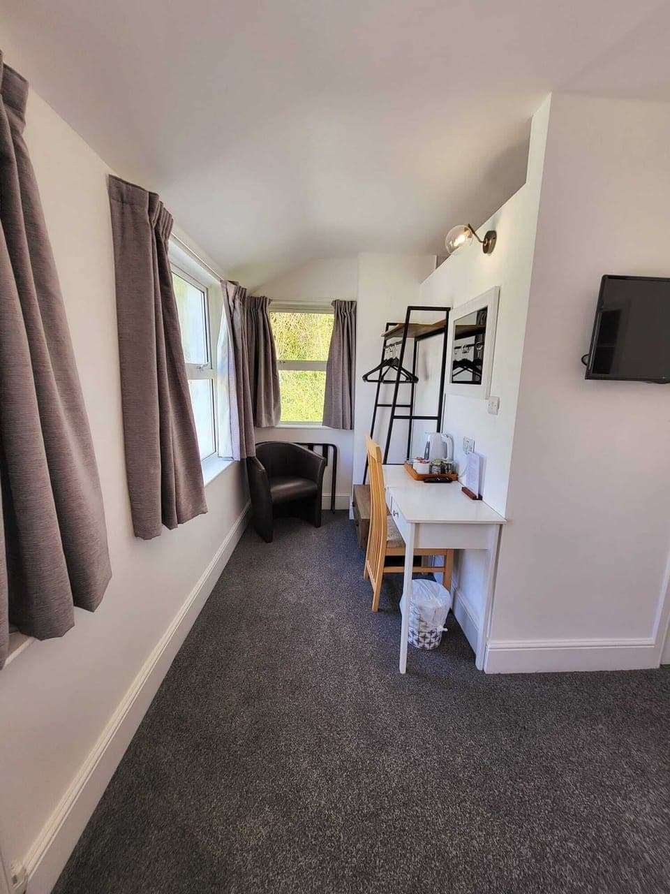 Standard Double Room | Iron/ironing board, free WiFi, bed sheets