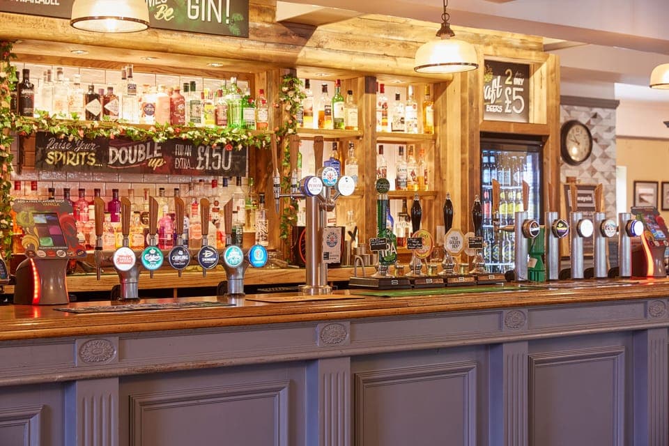 Serves breakfast and dinner