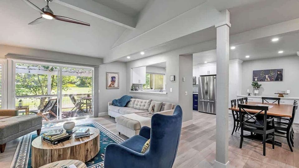 Gorgeous and Serene Living room