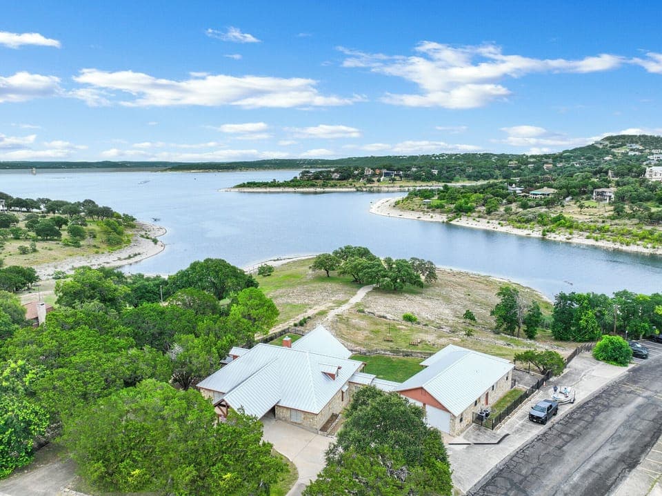 Aerial view of Canyon Lake Waterfront Paradise.