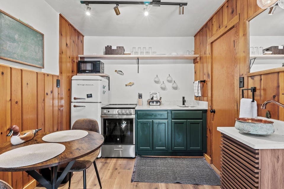 Cabin, Patio, Mountain View | Private kitchen