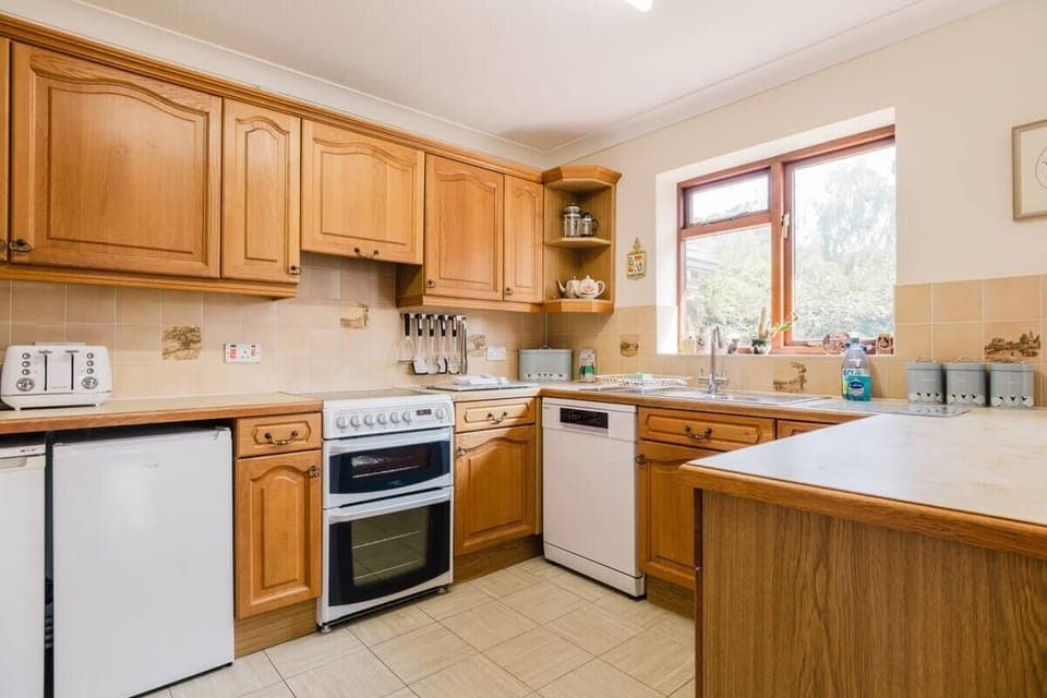 Economy Bungalow, Courtyard View | Private kitchen