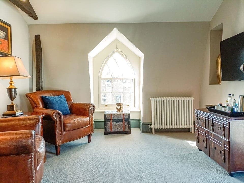 Suite, 1 King Bed | Free WiFi, bed sheets