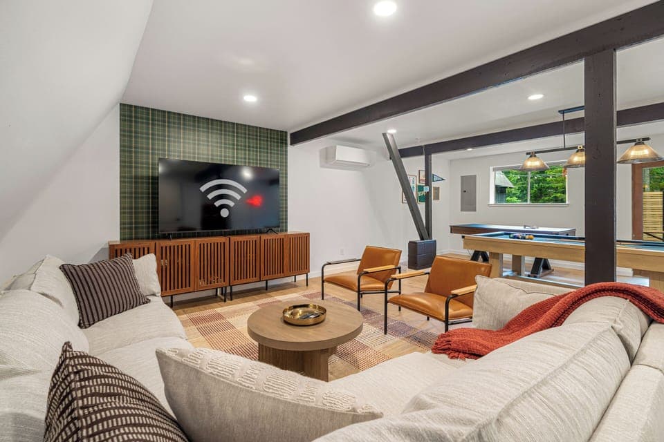 [The Nest] Where comfort meets play—your hangout zone!