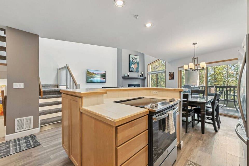 Fully stocked Kitchen to cook your favorite meals!