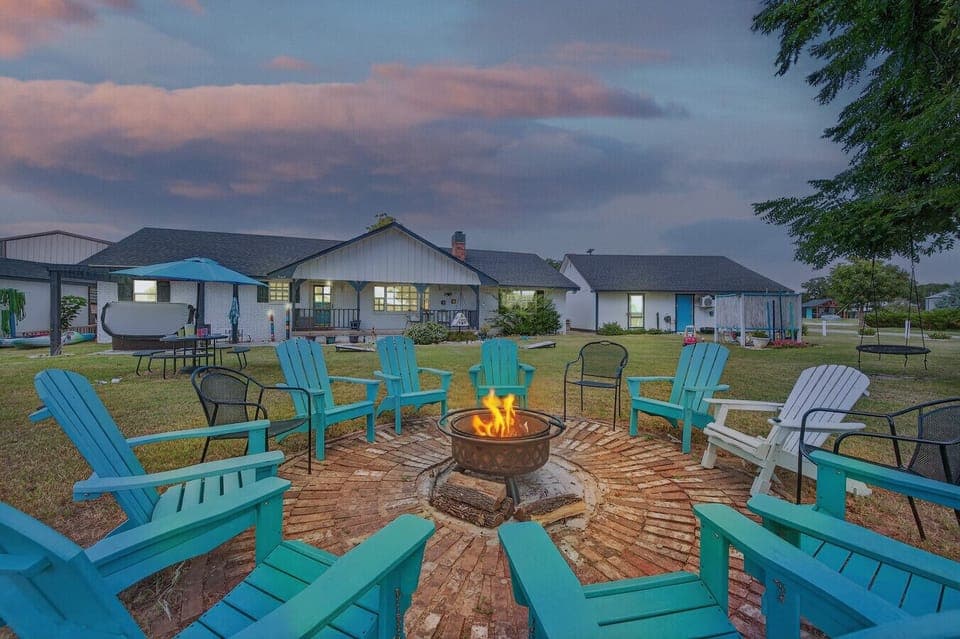 Backyard Firepit | Relaxed Gathering Space for Evenings Under the Stars