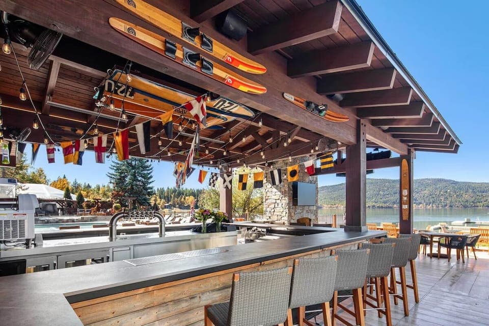 Breakfast, lunch, dinner served; pool views