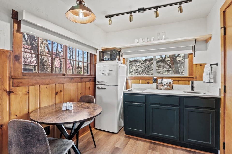 Cabin, Mountain View | Private kitchen