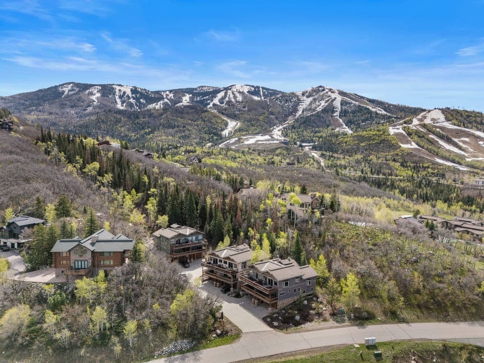 Exterior View of the Eagles Nest Chalet