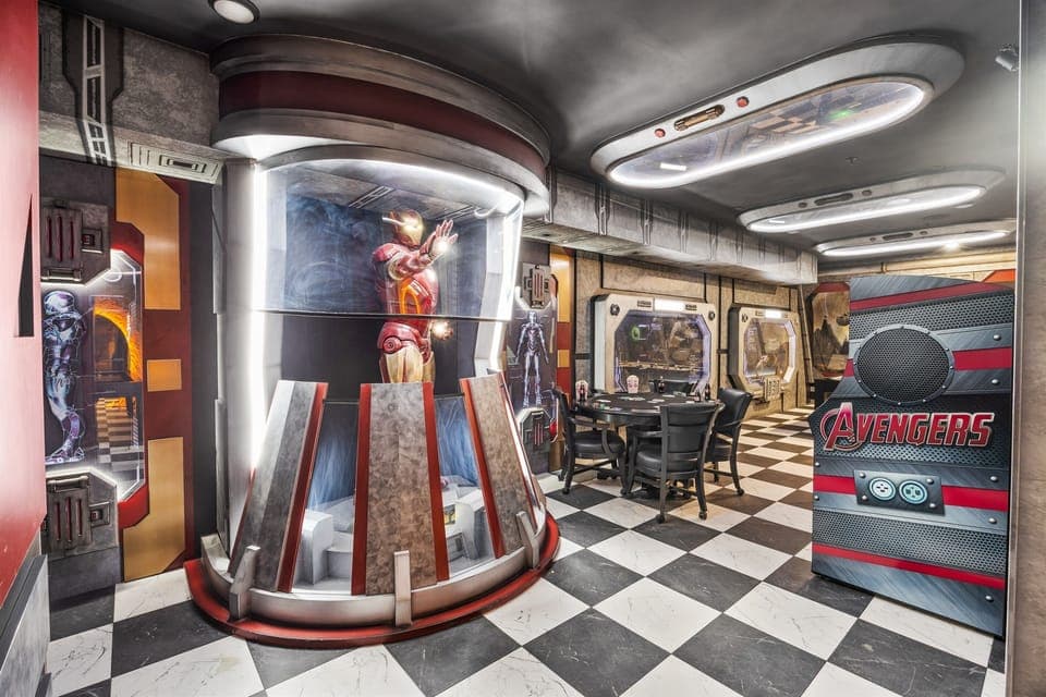 🛡️ Bold Superhero Highlight! Welcome guests with a full-sized Iron Man statue that adds a dynamic, modern touch to the cabin. It’s not just decoration—it’s a unique centerpiece that draws attention and makes for great photo ops!