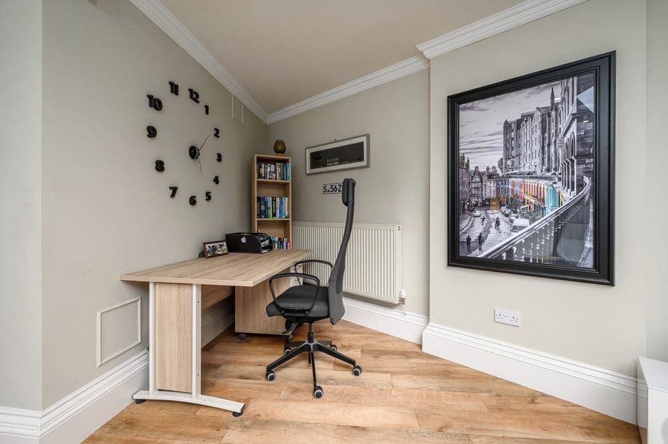 Apartment | Desk, laptop workspace, blackout drapes, free WiFi