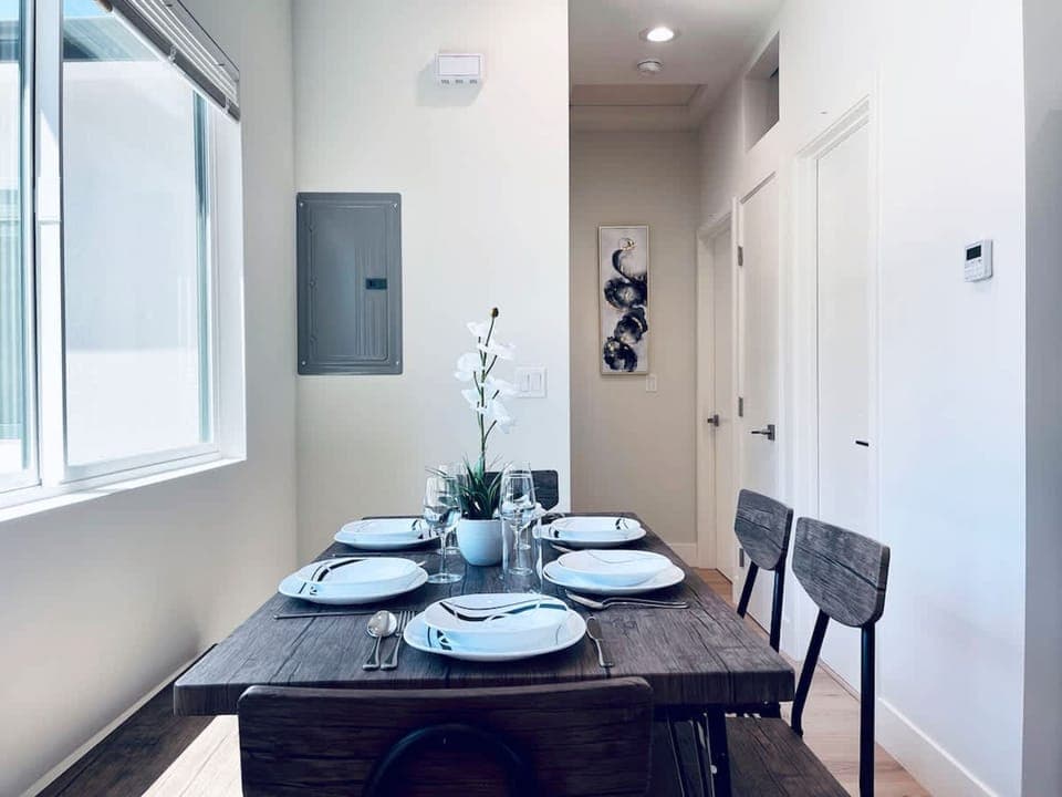 House | 3 bedrooms, desk