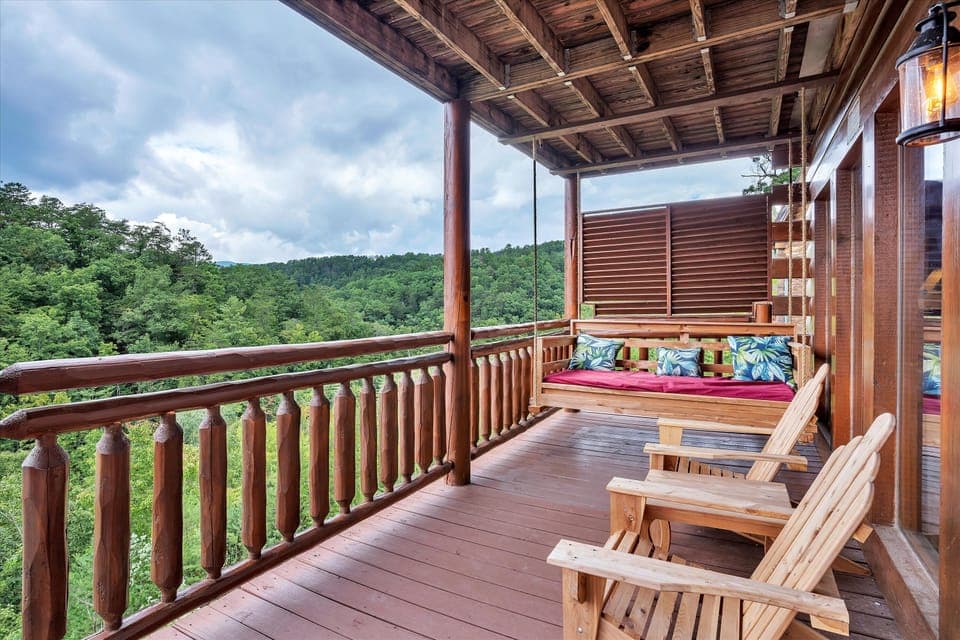 Natural light, comfy seating & stunning views 🌄