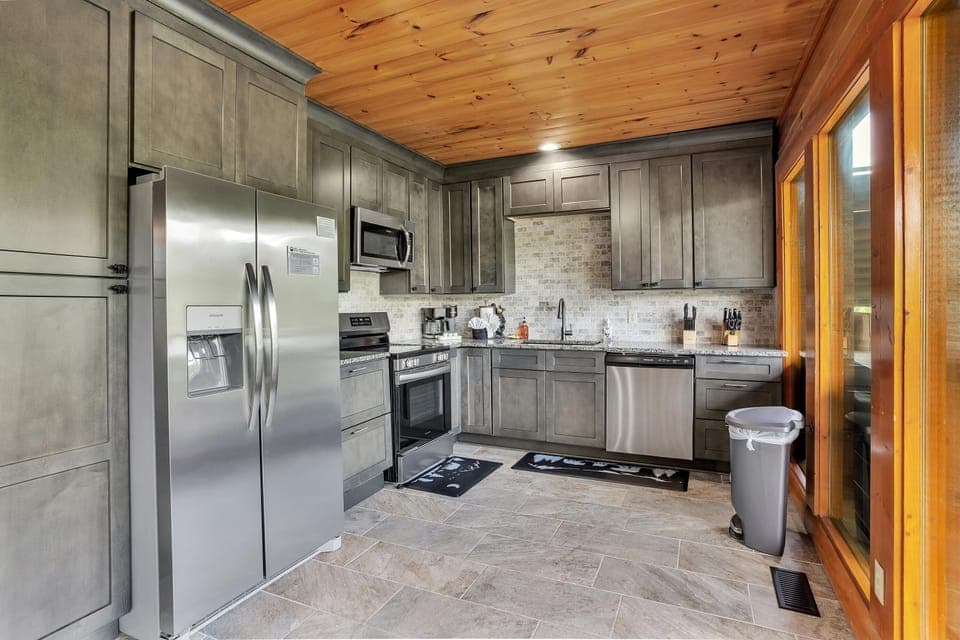 Cook up family favorites in a fully equipped kitchen 👩‍🍳