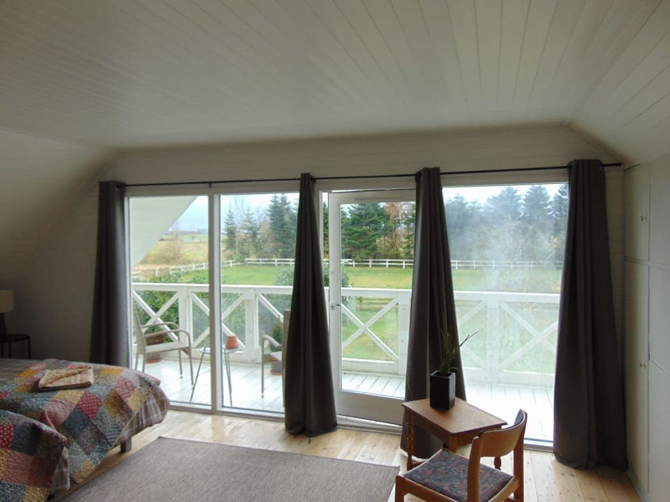 Comfort Room, 1 King Bed | Individually decorated, individually furnished, free WiFi