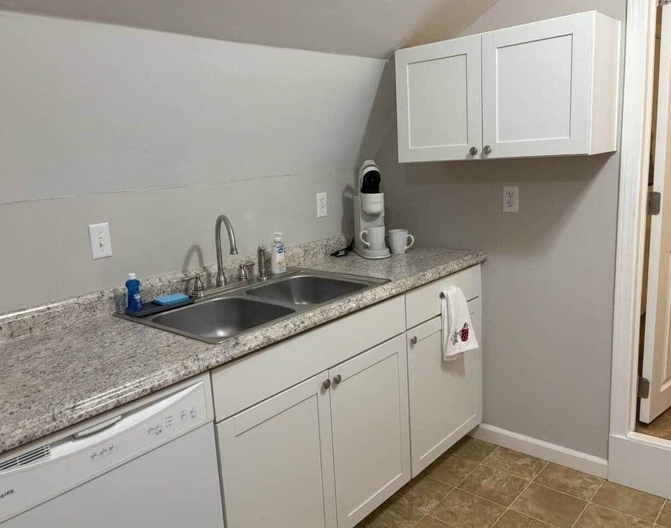 Enjoy the convenience of a fully equipped kitchen. Whether you’re brewing your morning coffee, packing a picnic for Presque Isle, or cooking dinner to enjoy by the fire pit, you’ll find everything you need to feel right at home.