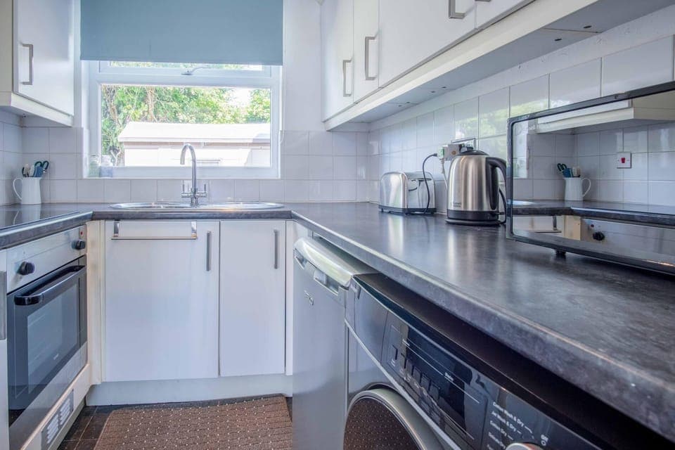 Langcliffe Park - 2 Bedroom Chalet - Mumbles (7719)