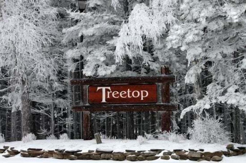 Tucked among the snowy evergreens, Treetop offers a true mountain escape while keeping you close to all the action. Enjoy the peaceful, wooded surroundings just minutes from the slopes, trails, and village dining.