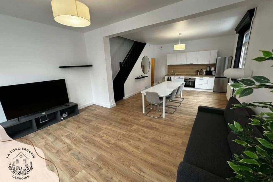 Grande pièce de vie pour 8 personnes