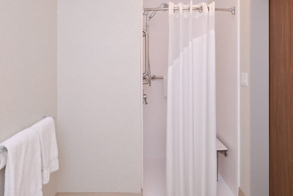 Room, 1 King Bed, Accessible, Non Smoking (Mobility Tub) | Bathroom | Combined shower/tub, free toiletries, hair dryer, towels