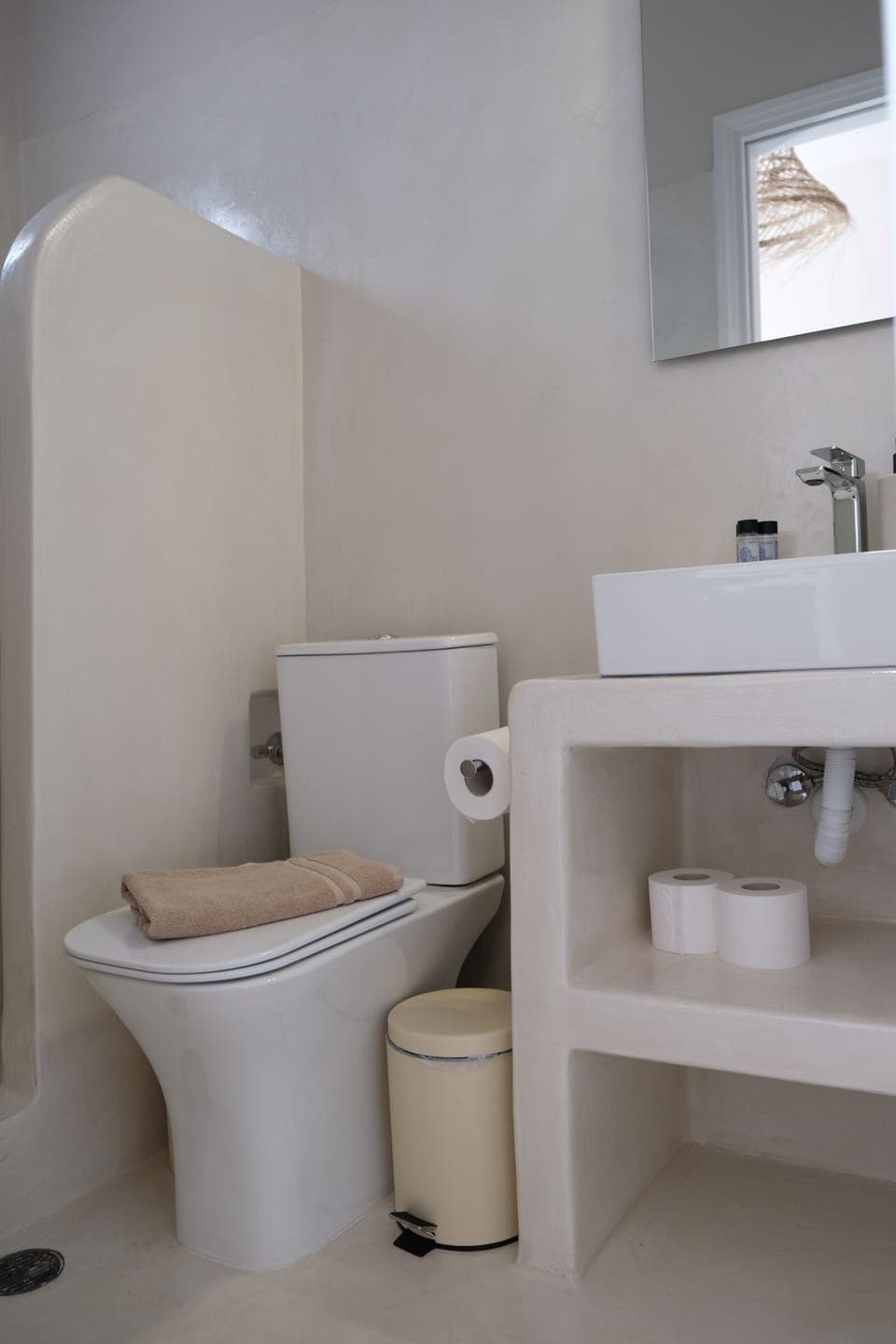 Shower, free toiletries, towels, toilet paper