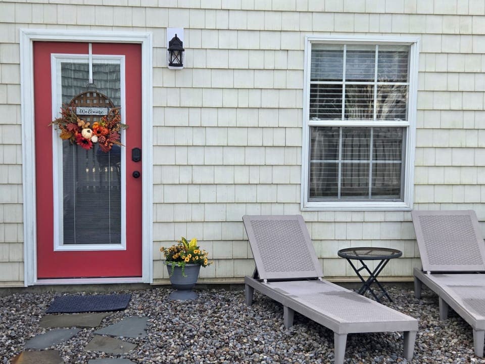 Private patio entrance at side of house