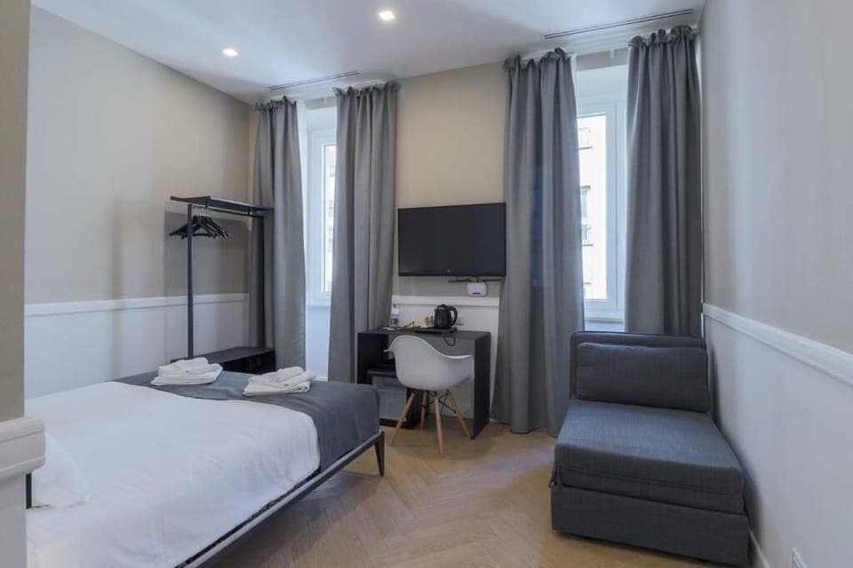 Premium bedding, down comforters, minibar, in-room safe