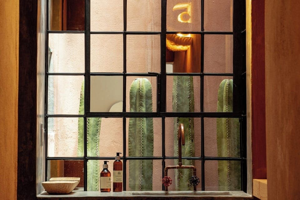 Standard Double Room, Courtyard View | Bathroom | Shower, hair dryer, slippers, towels