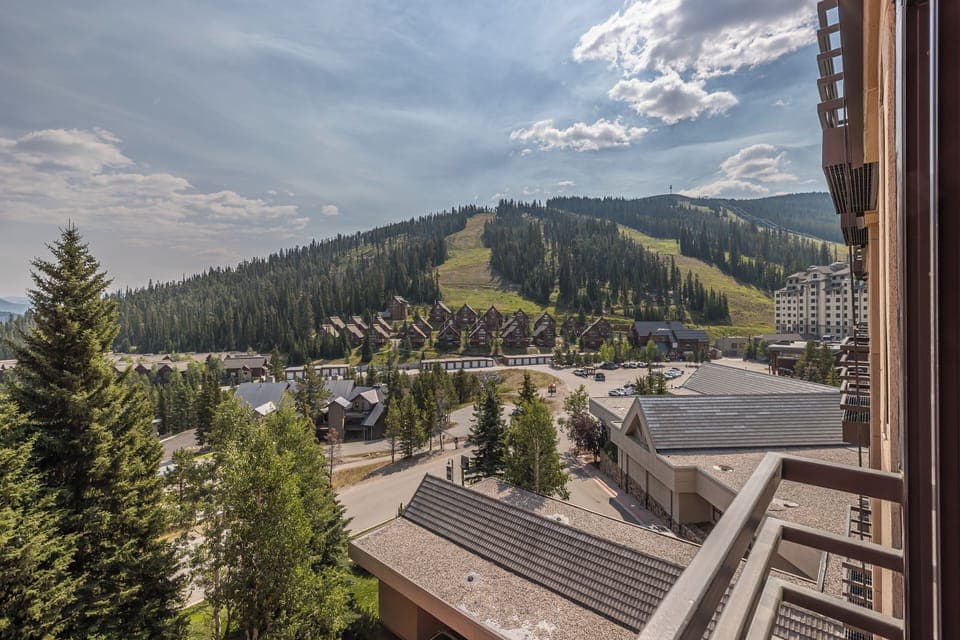 Sweeping views of the mountains