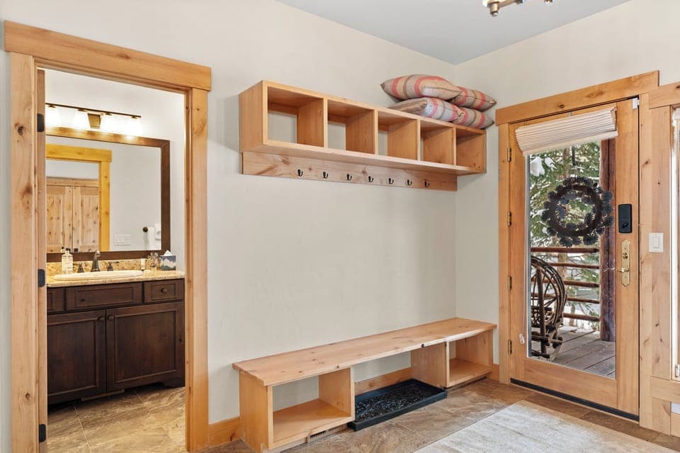 House (4 Bedrooms) | Exterior