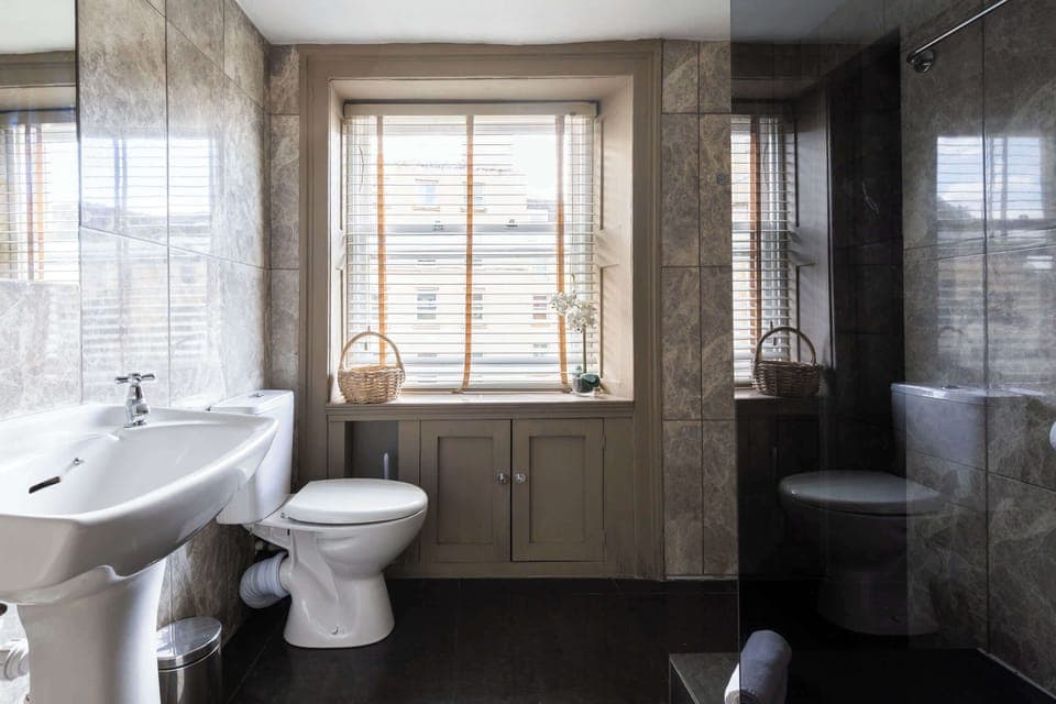 Bathroom - Same level as Bedroom 2 (Twin Beds)