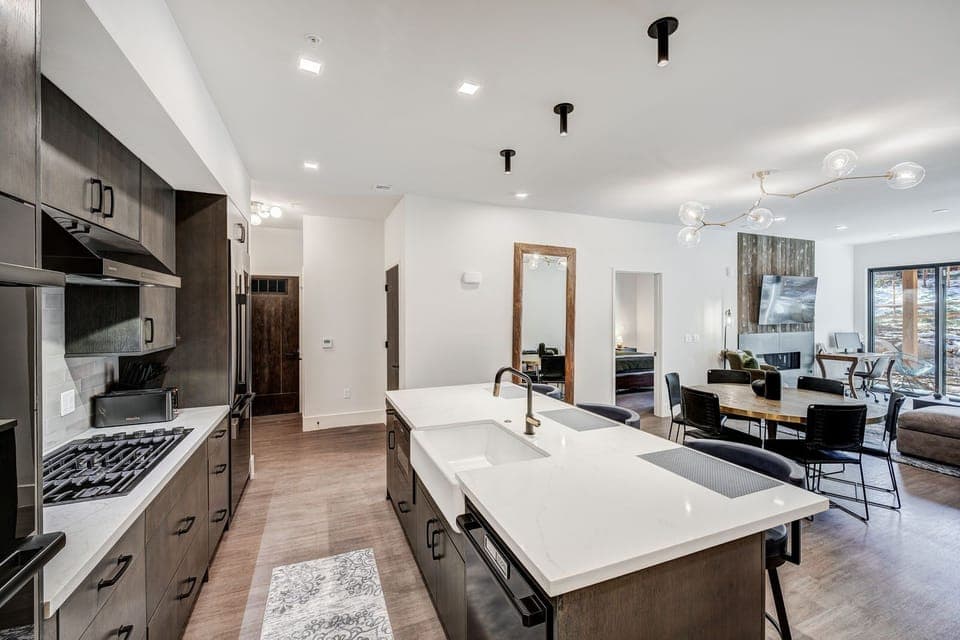 FL102 Kitchen