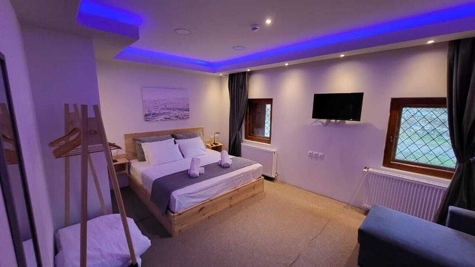 Classic Quadruple Room, Mountain View | Blackout drapes, iron/ironing board, free WiFi