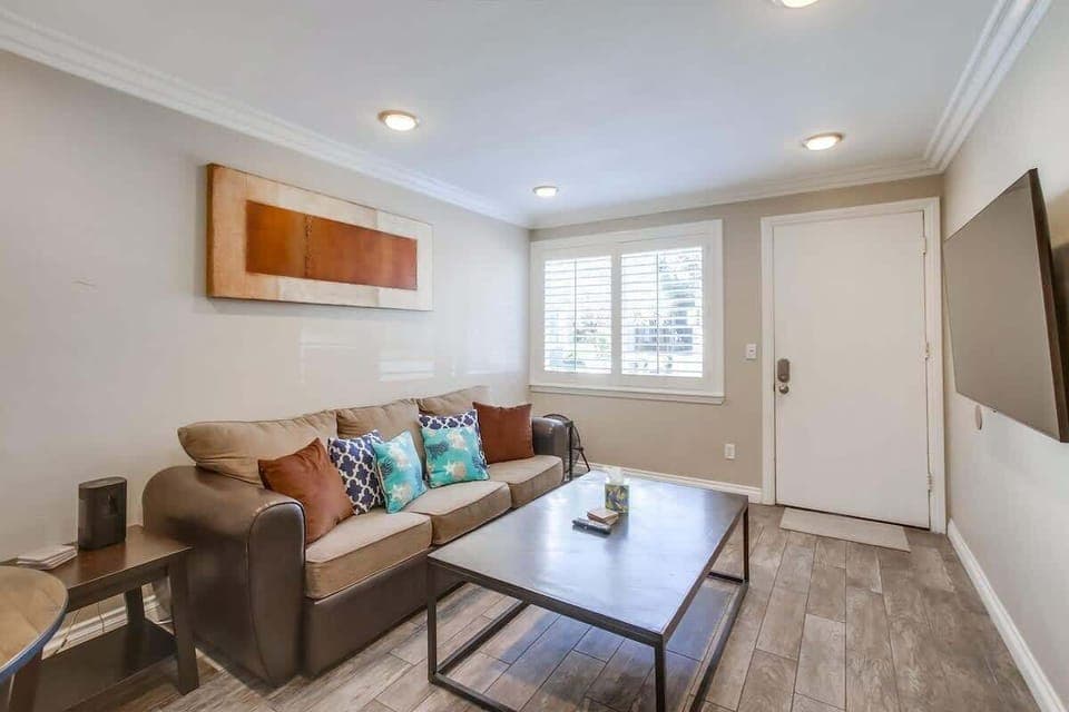 Living room (TV, sofa bed)