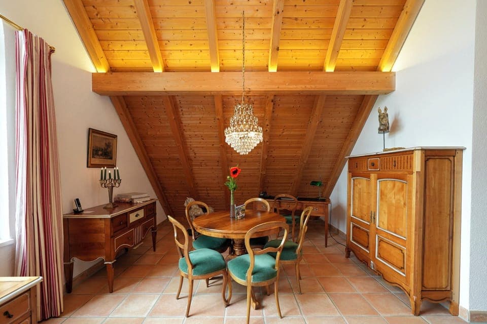 Deluxe Studio Suite, Kitchen, Courtyard View | Living area | TV