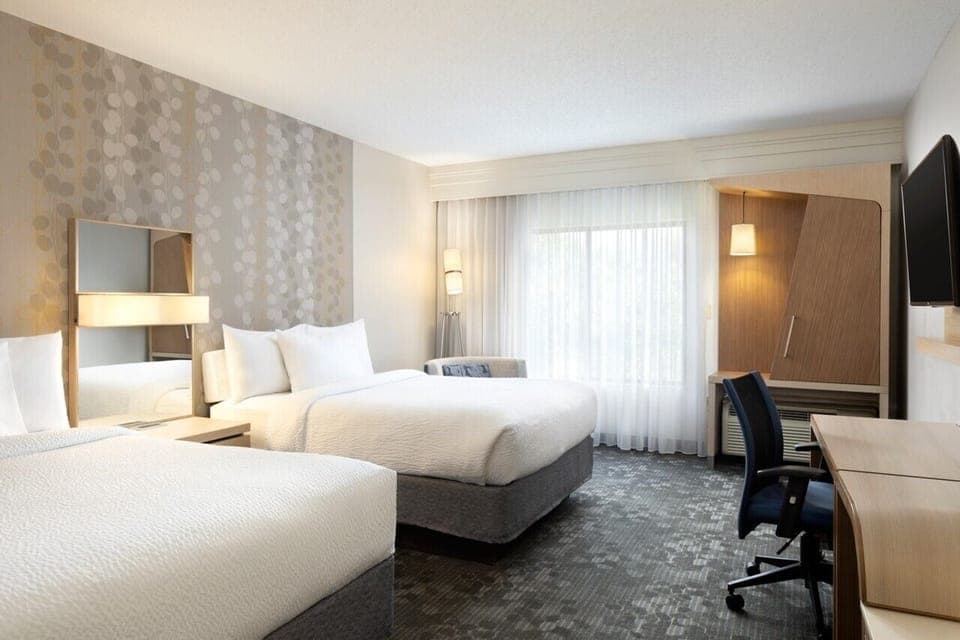 Hypo-allergenic bedding, in-room safe, desk, laptop workspace