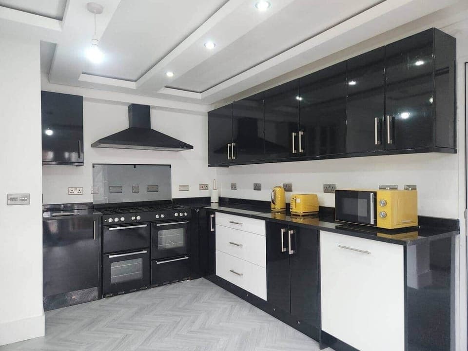 Charming Tudor White House Cottage  Room  Apartment  Kitchen Living Room Old Trafford  Manchester 