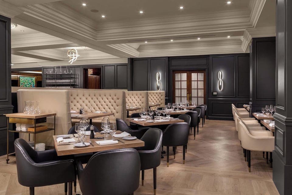 2 restaurants, lunch, dinner, brunch served; seafood