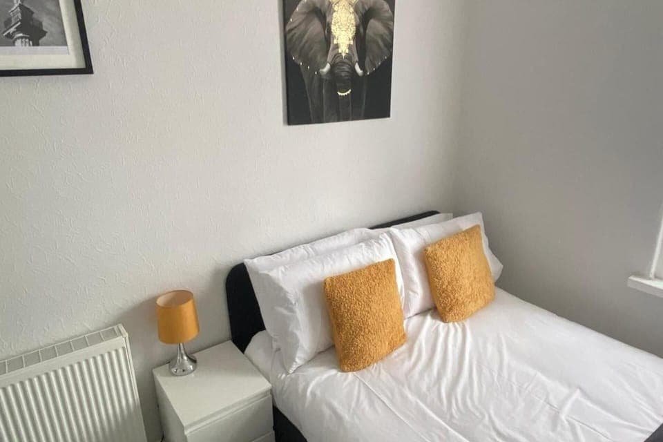 3 bedrooms, free WiFi, bed sheets