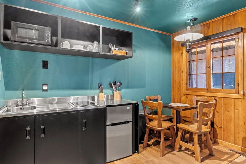 Cabin, Mountain View | Private kitchen