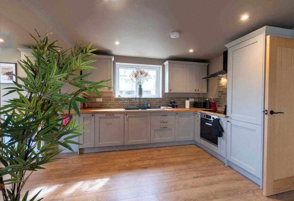 Family House, Garden View | Microwave