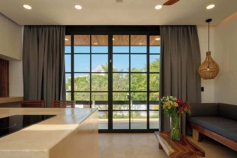 Deluxe Suite | Living room | Flat-screen TV, Netflix, streaming services