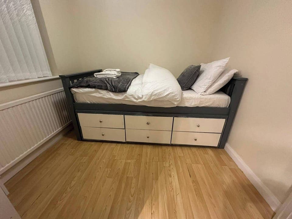 4 bedrooms, free WiFi, bed sheets