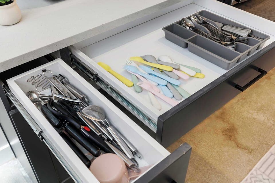 Deluxe Apartment | Private kitchen | Fridge, microwave, oven, stovetop