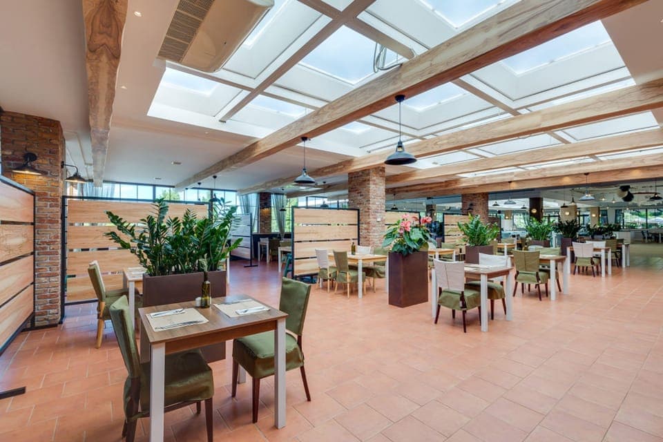 Breakfast, lunch, dinner served; local and international cuisine 