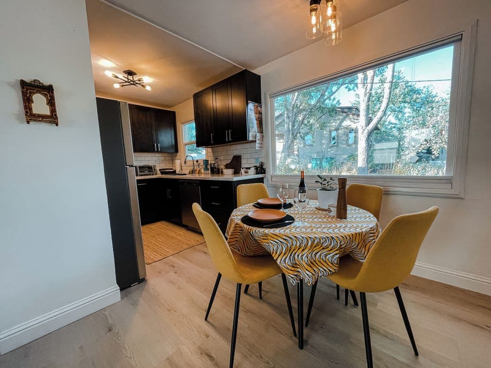 Dining Table / Area with view