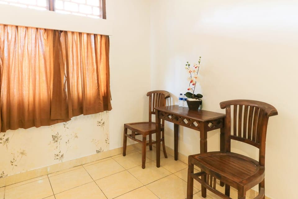 22-inch flat-screen TV with cable channels