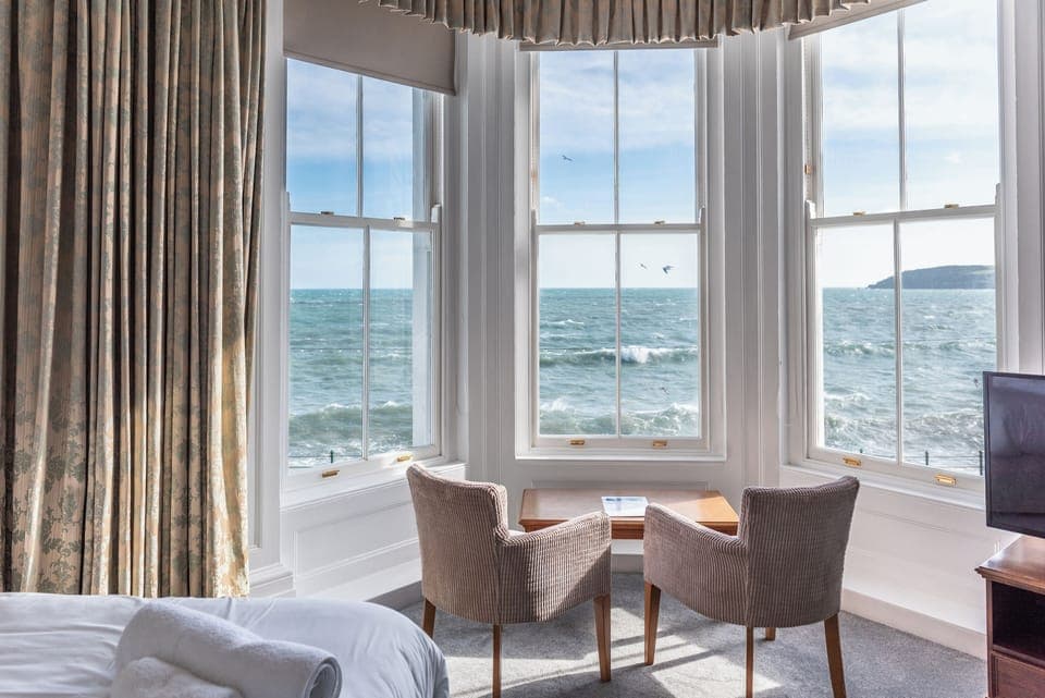 Twin Room, Sea View | Desk, iron/ironing board, rollaway beds, free WiFi