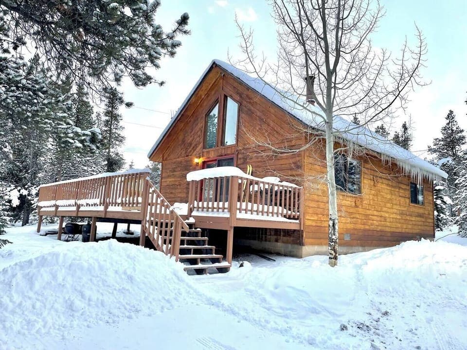[Exterior]  Your winter base camp — Nordic ski and snowshoe right from the front door