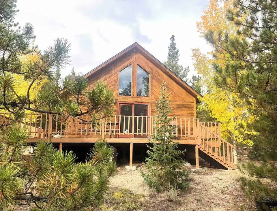 【The Spruce Cabin】 1.2 wooded acres, steps from 14er trailheads — your base camp | @BookTraverse